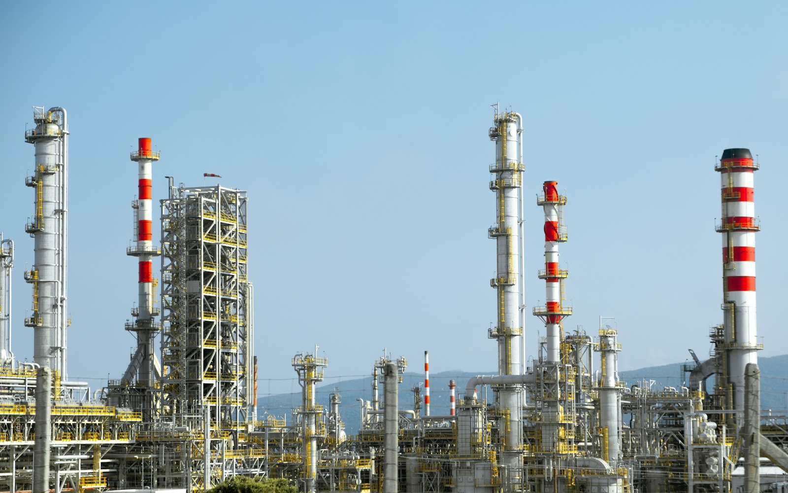 Industrial process plant with pipework